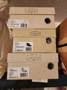 lot 98 image: Selection of 3 pairs of shoes - 6.5-7