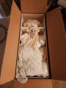 lot 99 image: Limited Edition Victorian Collectors Doll in box