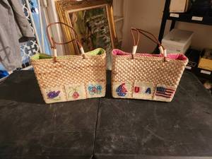 lot 101 image: Selection of 2 vintage woven straw tote bags