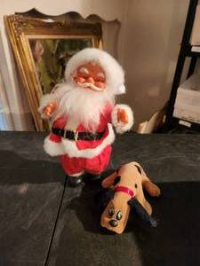 lot 104 image: Vintage musical - moveable Santa and Ty dog