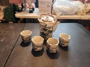 lot 86 image: Asian porcelain tea set