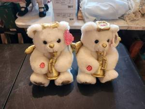 lot 75 image: Pair of vintage collectible musical bears