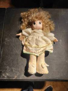 lot 62 image: Vintage collectible doll by Precious moments