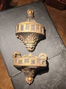 lot 38 image: Vintage wall fountain planter wall decor.