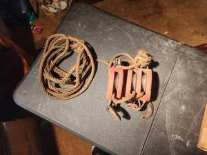 lot 23 image: Vintage wood block and tackle with rope
