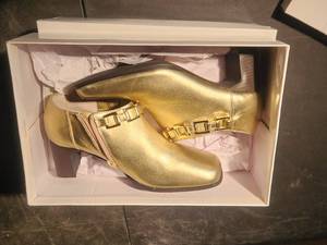 lot 16 image: Selection of 2 pairs of shoes - size 6.5 or 7
