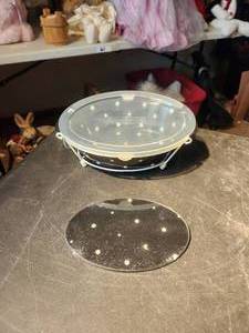lot 13 image: Presentable Temp-tations serving dish with trivet