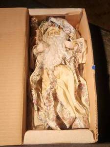 lot 11 image: Vintage Father Christmas - Santa in box
