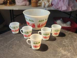 lot 3 image: Vintage Hazel Atlas Eggnog bowl set - 1940ish