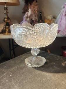 lot 2 image: Hofbauer Byrdes - etched crystal footed basket, bowl, Vase