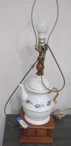 lot 5 image: Tea Pot lamp with wooden base no shade 29 tall