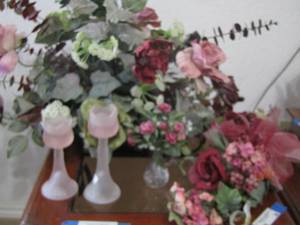 lot 38 image: 2 pink rose candle holders, various greenery