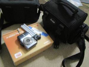 lot 78 image: Kodak camera bag - canon power shot a1000 is camera with stand