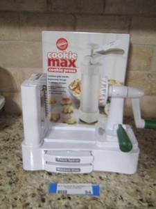 lot 94 image: Veggetti pro peeler- slicer- Wilton cookie max cookie press