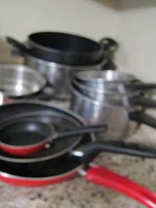 lot 110 image: lot of various pots no lids