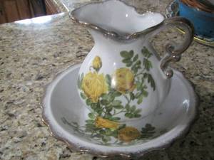 lot 120 image: PITCHER WITH WASH BASIN  Yellow Roses by Enesco