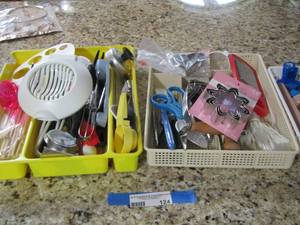 lot 124 image: 2 plastic silverware trays drawer inserts-various kitchen utensils and chip clips