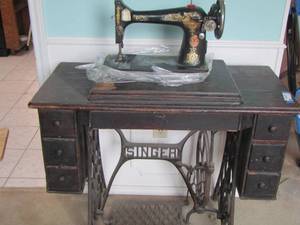 lot 12 image: SINGER TREDLE SEWING MACHINE IN CABINETTABLE Machine SN #G7077753