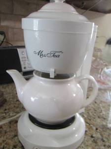 lot 189 image: Mrs.Tea tea pot
