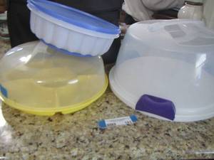 lot 193 image: cake cover plastic- Tupperware divided tray covered