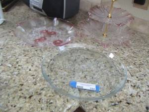 lot 194 image: 2 tier pink plate tray - clear Christmas platter - pink flower dcor plate