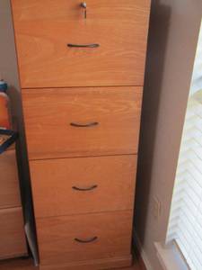 lot 25 image: FILE CABINET 4 DRAWE  IWTH KEY LOCK..
