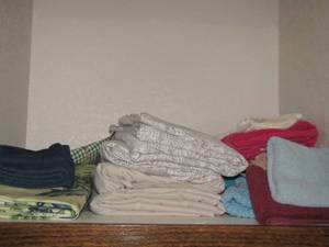 lot 216 image: LINENS  - SHEETS  TOWELS PLUS