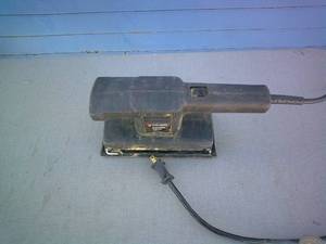 lot 22 image: Black & Decker Finishing Sander-Works