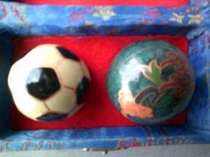 lot 98 image: Chiming Metal Dexterity Balls In Box