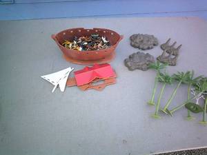 lot 109 image: Vintage- Plastic-Miniature Play Set Noahs Ark Boat Full Of Animals And Trees, About 8 x 4