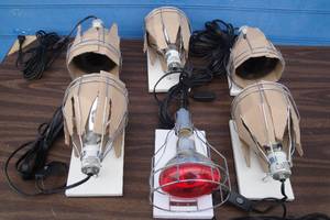 lot 136 image: 6-110-V Electric Heat Lamps With Protective Bulb Guard And Mounted On Plaque With Inline OnOff Switch