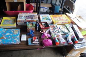lot 165 image: Mixed Lot Of Games Toys And Other Items
