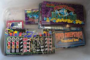 lot 201 image: Large Lot Of Collectable Slot Machine Glass, Mixed Top And Belly Glass.