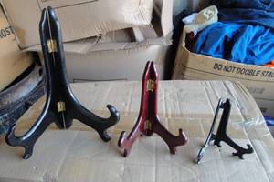 lot 228 image: Lot Of 30-Mixed Styles And Sizes Of Photo Easels