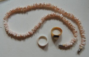 lot 720 image: PUKA SHELL NECKLACE  &   2 SHELL RINGS