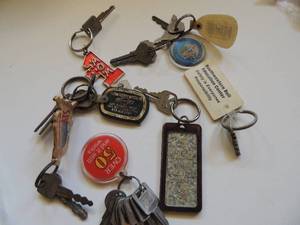 lot 707 image: LOT OF KEYS & KEYCHAINS  OF ALL TYPES and AGES