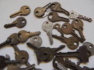 lot 708 image: KEYS  INCL. SKELETON KEYS