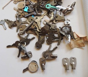 lot 710 image: KEYS OF ALL TYPES & AGES