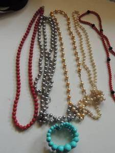 lot 712 image: BEADED NECKLACES X 4    &  1 BRACELET