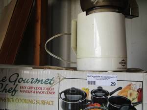 lot 29 image: Le, Gourmet chef non stick , 4 pots with lids NIB ( box has damage) electric west bend food processor