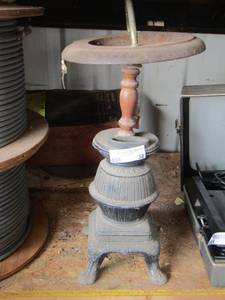 lot 38 image: VINTAGE ASH TRAY STAND Metal  -no glass insert