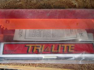 lot 40 image: Tri-light & safety lights