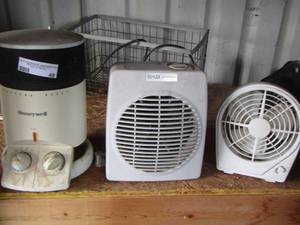 lot 46 image: 1 Honeywell heater, 2 table fans