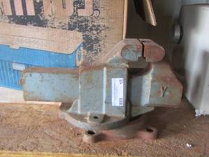lot 15 image: Heavy duty table VISE