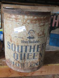 lot 62 image: Vintage Mrs. Tucker Southern Queen shortening tin bucket with handles