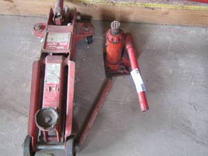 lot 68 image: Mup super lift jack- small hydraulic jack