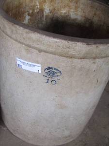 lot 1 image: Dallas Texas #10 crock ( large)