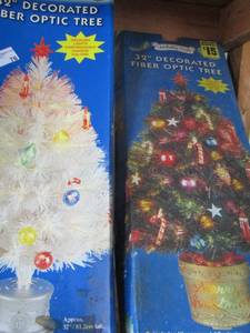 lot 76 image: 32 fiber optic trees 1 white 1 green