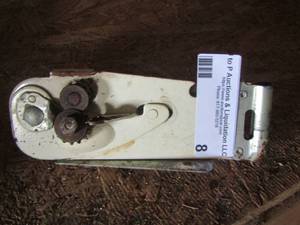 lot 8 image: Vintage hand operated can opener