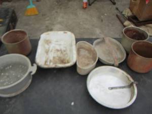 lot 140 image: aluminum bowls and pans